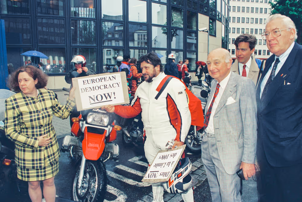 Demonstration against Motorbike's 100cv Limitation