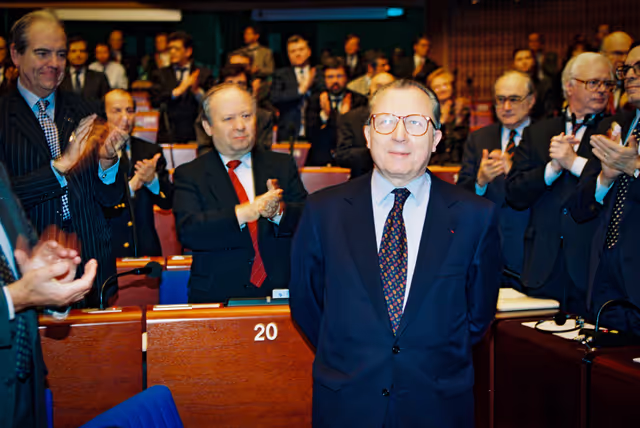 Hommage to outgoing EC President Jacques DELORS - Formal sitting