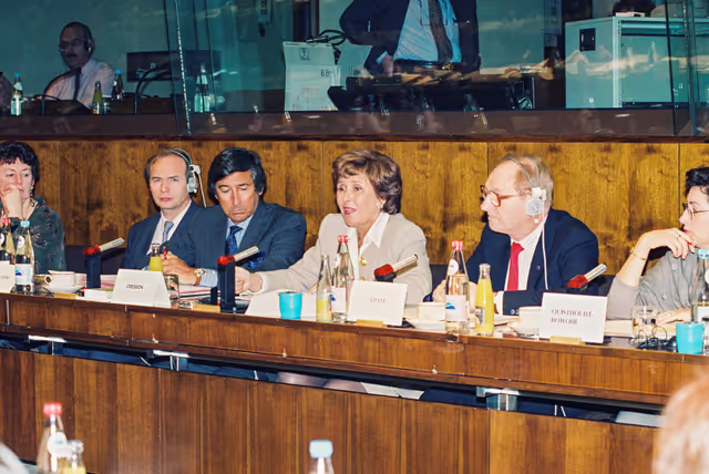 Fotografia 2: Hearing of Edith CRESSON (France), Commissioner designate for Science, Research and Development