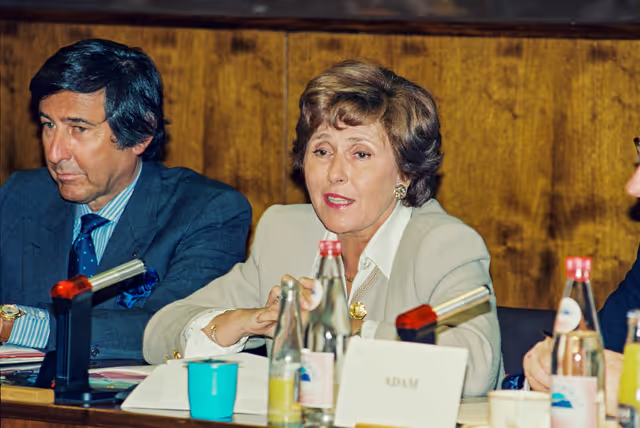Fotografia 3: Hearing of Edith CRESSON (France), Commissioner designate for Science, Research and Development