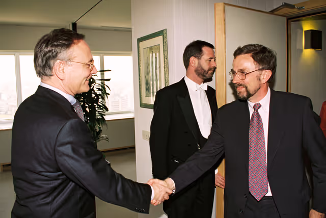 Fotografie 3: EP President - Klaus HANSCH meets with MEP Tony A. CUNNINGHAM