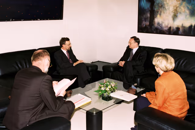 Fotografie 1: EP President - Klaus HANSCH meets with MEP Tony A. CUNNINGHAM