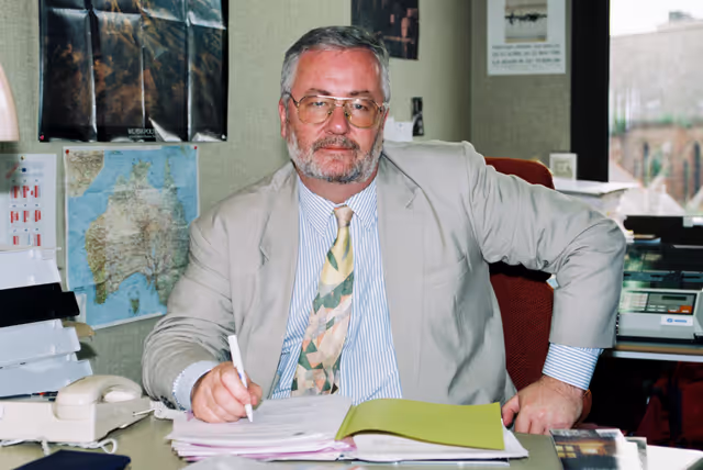 Valokuva 6: Portrait of MEP Hugh KERR in Brussels