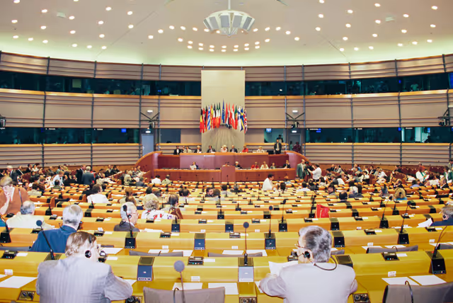 Foto 3: EP Vice-President Nicole FONTAINE presides over a plenary session in Brussels