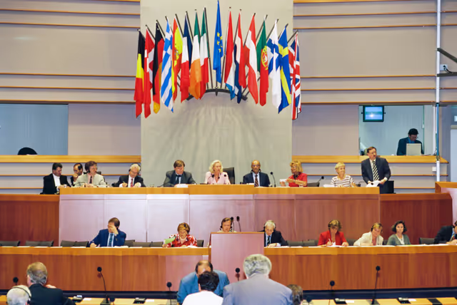 Foto 4: EP Vice-President Nicole FONTAINE presides over a plenary session in Brussels