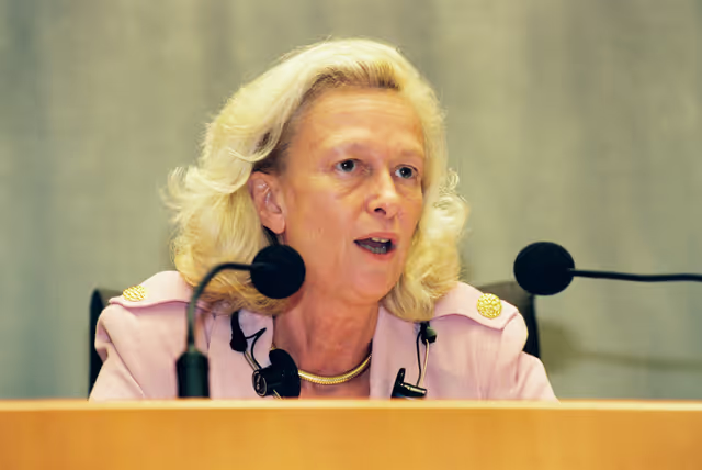 Foto 14: EP Vice-President Nicole FONTAINE presides over a plenary session in Brussels