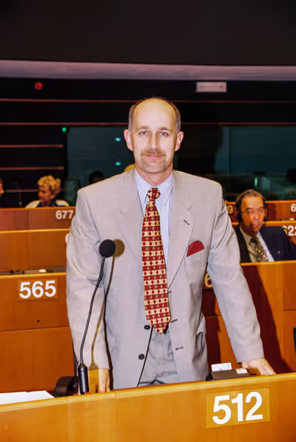 Foto 39: MEP Peter SKINNER speaks in plenary session in Brussels