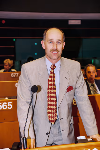 Foto 40: MEP Peter SKINNER speaks in plenary session in Brussels