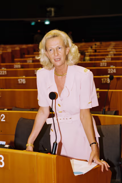 Foto 9: EP Vice-President Nicole FONTAINE speaks in plenary session in Brussels