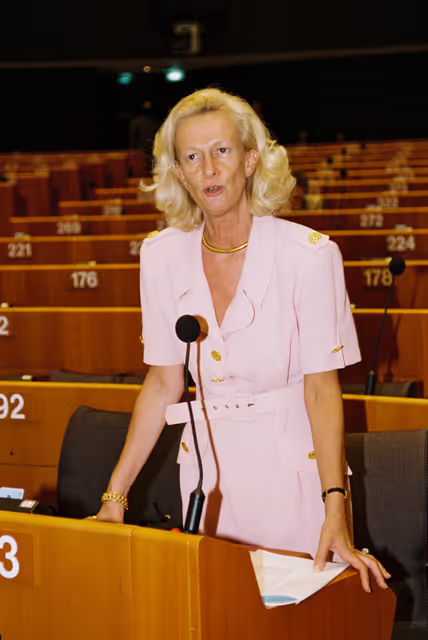 Foto 10: EP Vice-President Nicole FONTAINE speaks in plenary session in Brussels