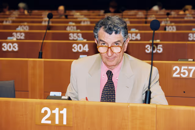 Foto 26: MEP Corrado AUGIAS atends a plenary session in Brussels