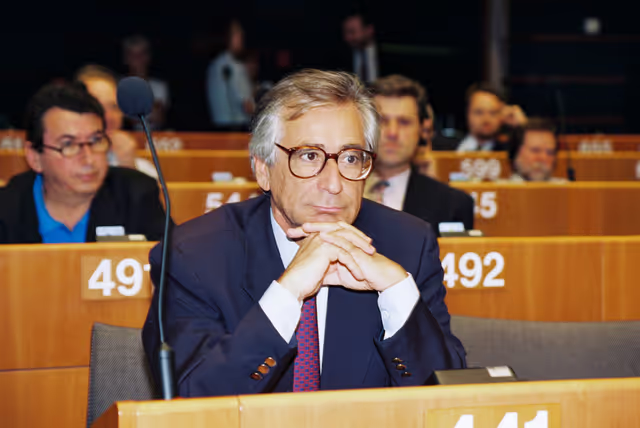Foto 21: MEP Andrea MANZELLA attends a plenary session in Brussels