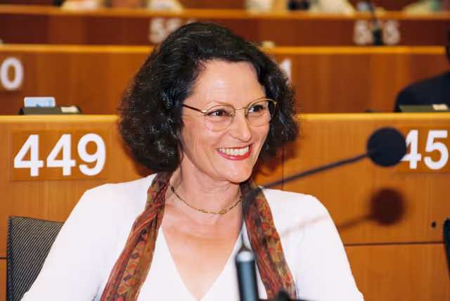 Foto 38: MEP Michele LINDEPERG attends a plenary session in Brussels