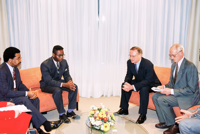 Снимка 3: EP President with an African guest in Strasbourg