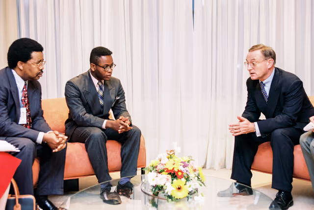 Снимка 5: EP President with an African guest in Strasbourg