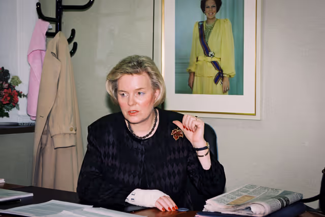Fotografi 1: MEP Hanja MAIJ-WEGGEN in her office in Brussels