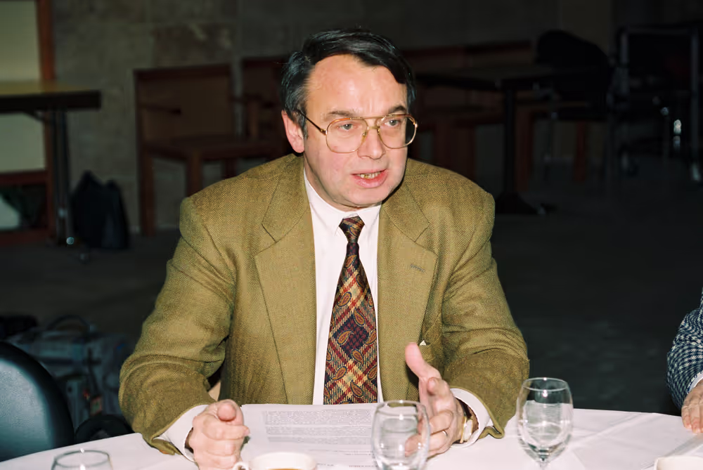 Mep Rapha?´l CHANTERIE meets with journalists