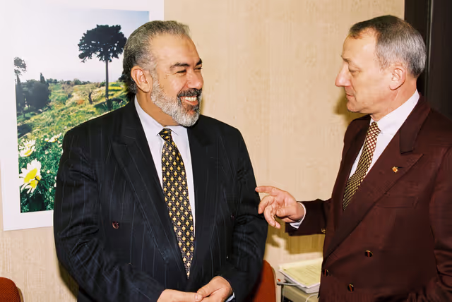 Foto 1: Mep Peter Michael MOMBAUR meets with a guest