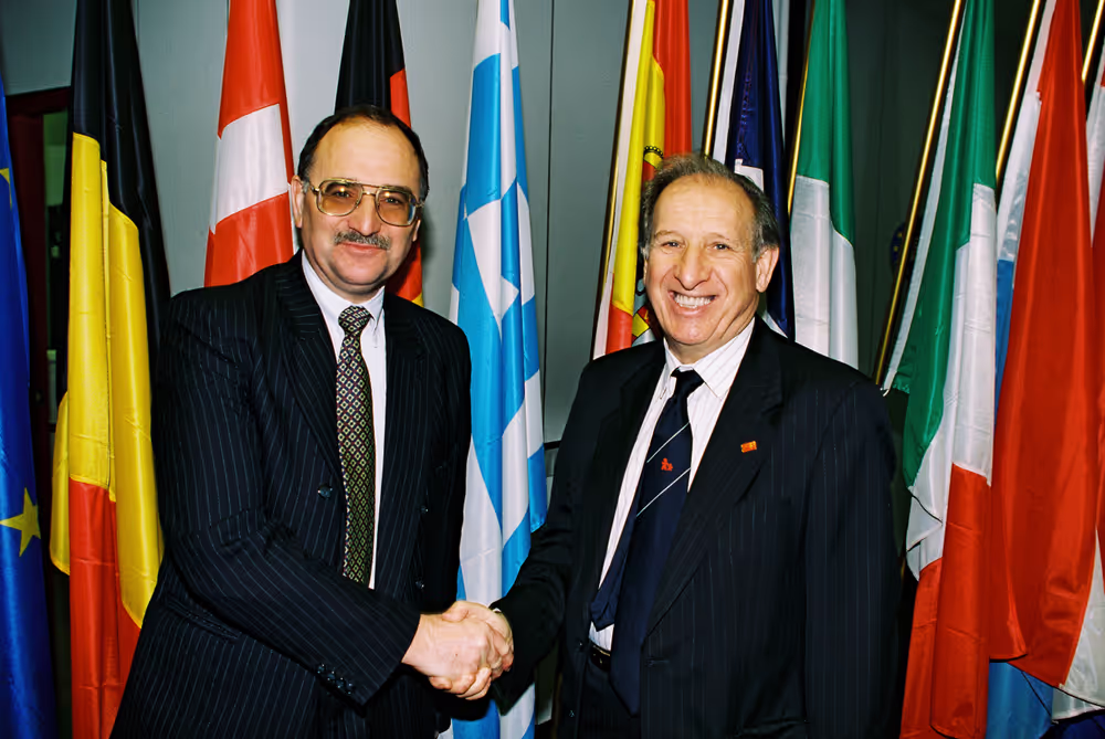 MEP David John Alfred HALLAM meets with a guest