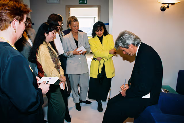 Nuotrauka 21: Signing session at the European Parliament