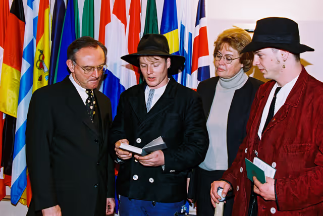 Fotografia 3: EP President meets with German youngsters taking part in the Youth Conference in Brussels