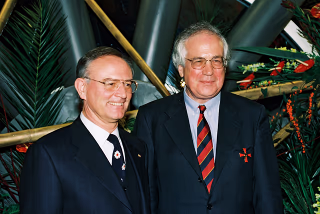 Suriet 26: German MEPs are awarded the German 'Verdienstkreuz' (Merit Cross of the Federal Republic of Germany)