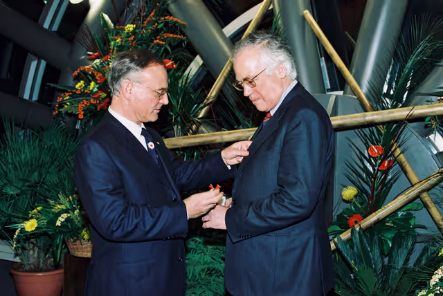 Suriet 39: German MEPs are awarded the German 'Verdienstkreuz' (Merit Cross of the Federal Republic of Germany)