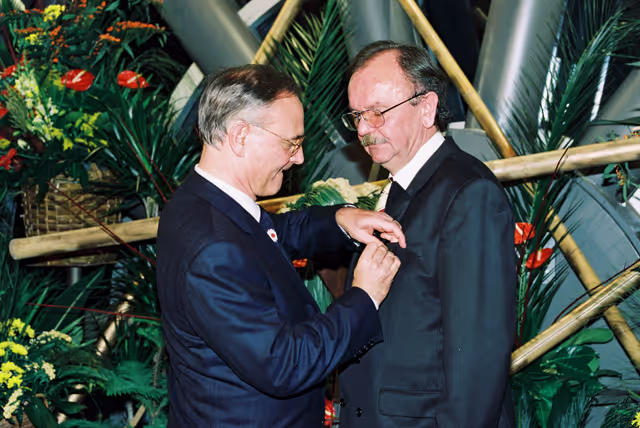 Suriet 30: German MEPs are awarded the German 'Verdienstkreuz' (Merit Cross of the Federal Republic of Germany)