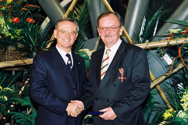 Suriet 4: German MEPs are awarded the German 'Verdienstkreuz' (Merit Cross of the Federal Republic of Germany)