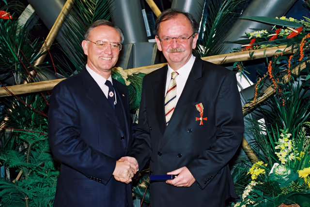 Suriet 13: German MEPs are awarded the German 'Verdienstkreuz' (Merit Cross of the Federal Republic of Germany)