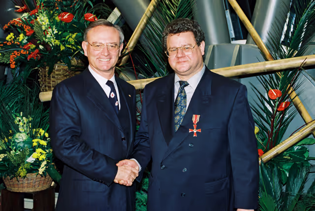 Suriet 34: German MEPs are awarded the German 'Verdienstkreuz' (Merit Cross of the Federal Republic of Germany)