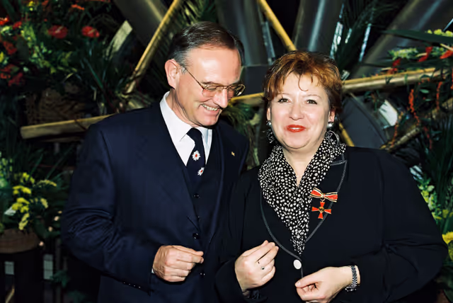 Suriet 38: German MEPs are awarded the German 'Verdienstkreuz' (Merit Cross of the Federal Republic of Germany)