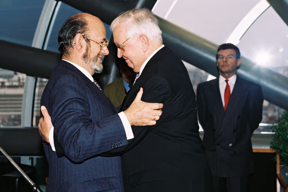 Jose Maria GIL-ROBLES GIL-DELGADO - EP President meets with Egon KLEPSCH, Former EP President