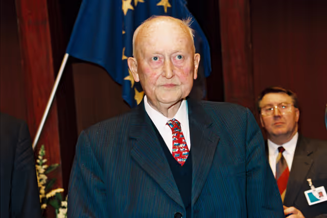 Photo 16: 90th anniversary of Pierre PFLIMLIN, Former EP President