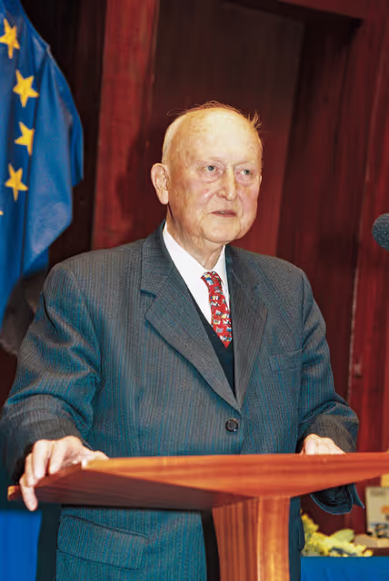 Photo 2: 90th anniversary of Pierre PFLIMLIN, Former EP President