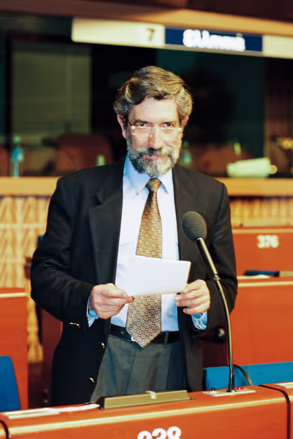 Foto 5: MEP Sergio RIBEIRO speaks in plenary session in Strasbourg