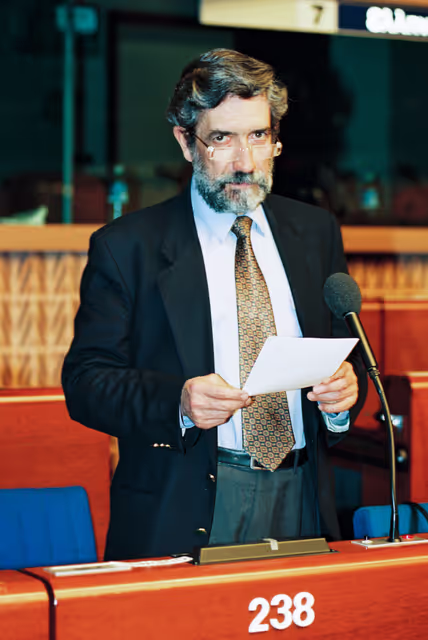 Foto 2: MEP Sergio RIBEIRO speaks in plenary session in Strasbourg