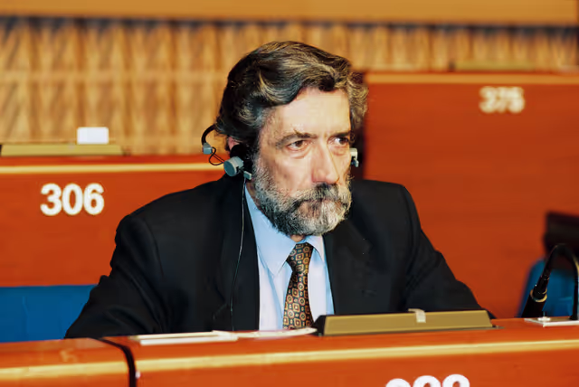 Foto 4: MEP Sergio RIBEIRO speaks in plenary session in Strasbourg
