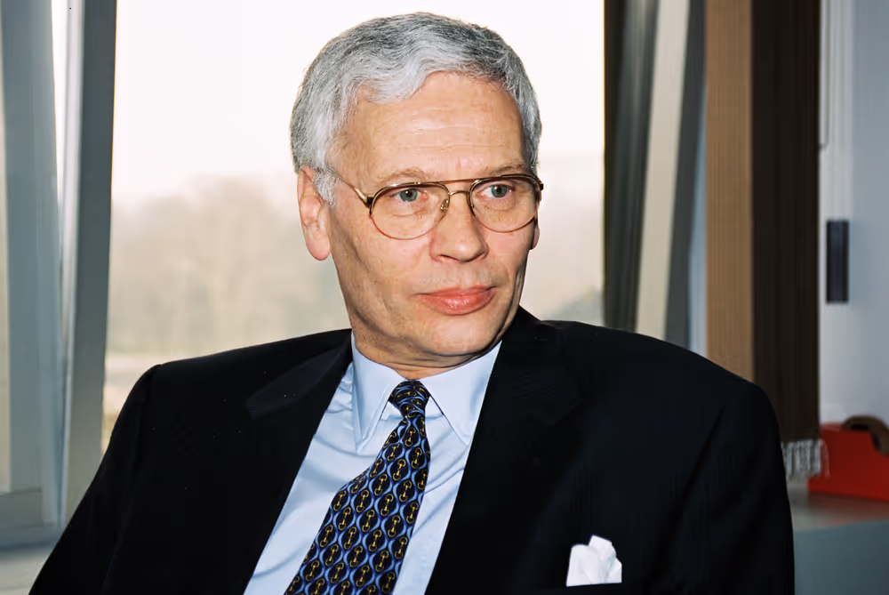 Interview with the European Commissioner for Relations with Central and Esatern Europe, CFSP and External Service