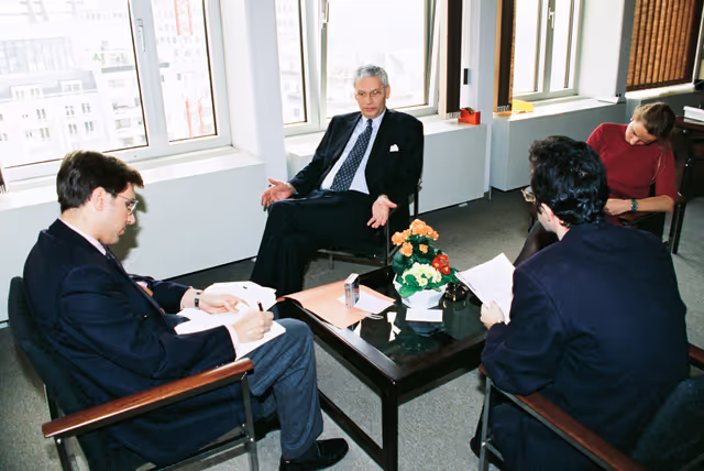 Valokuva 7: Interview with the European Commissioner for Relations with Central and Esatern Europe, CFSP and External Service