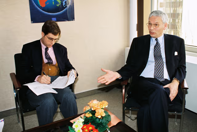 Valokuva 2: Interview with the European Commissioner for Relations with Central and Esatern Europe, CFSP and External Service