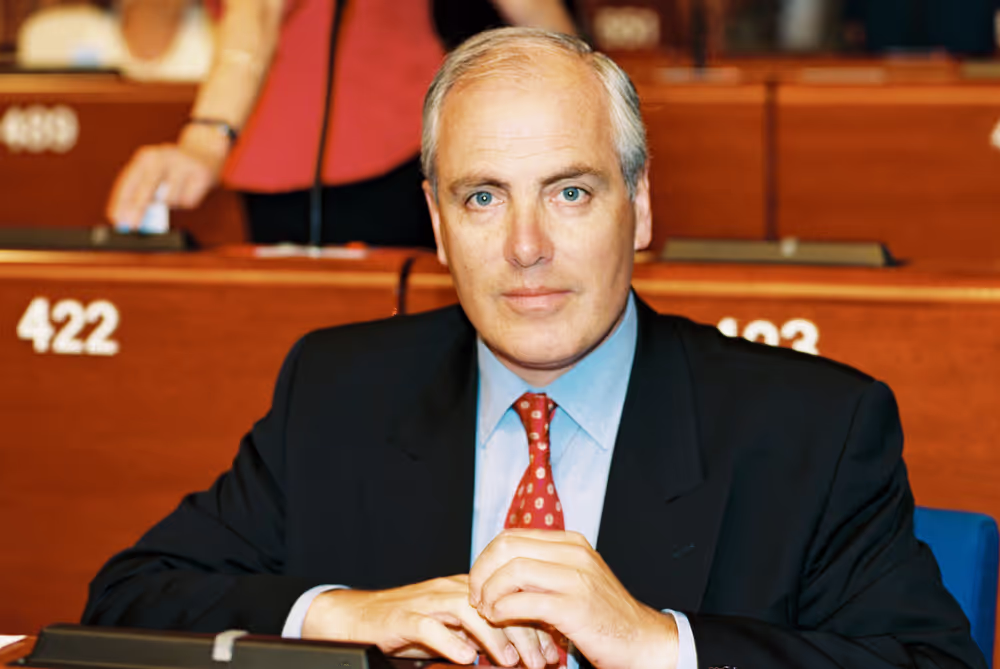 Portrait of Roy PERRY in the hemicycle at Strasbourg