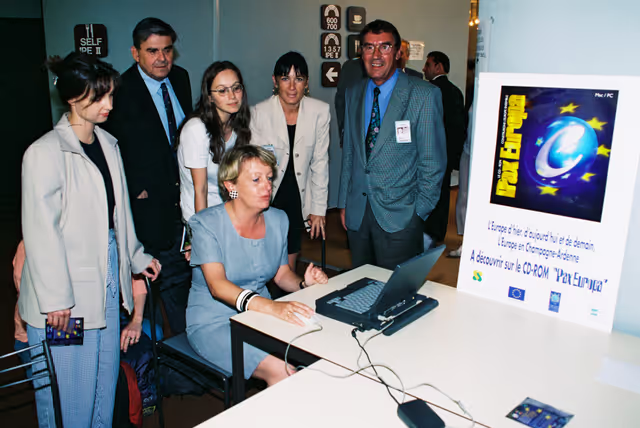 Foto 4: Presentation of the Pax Europa CD-Rom