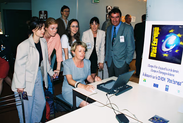 Foto 11: Presentation of the Pax Europa CD-Rom
