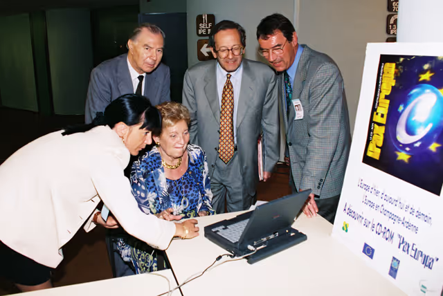 Foto 15: Presentation of the Pax Europa CD-Rom