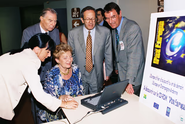Foto 13: Presentation of the Pax Europa CD-Rom