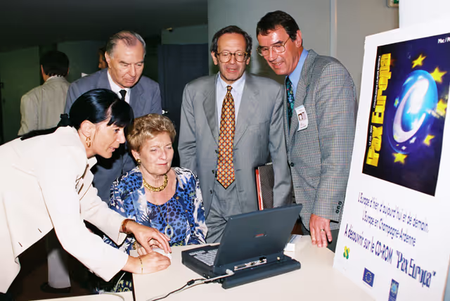 Foto 17: Presentation of the Pax Europa CD-Rom