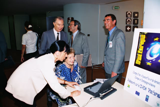 Foto 5: Presentation of the Pax Europa CD-Rom