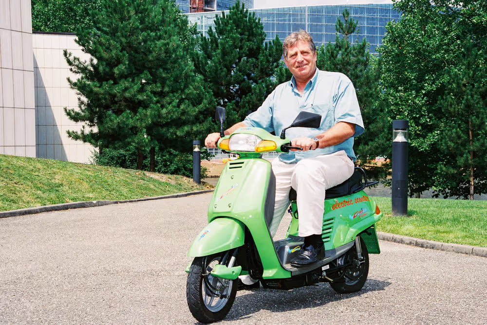 MEP Joe WILSON with electric vehicles in Strasbourg