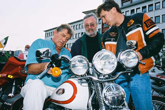 Fotografie 23: Start of a motorbike parade in Strasbourg